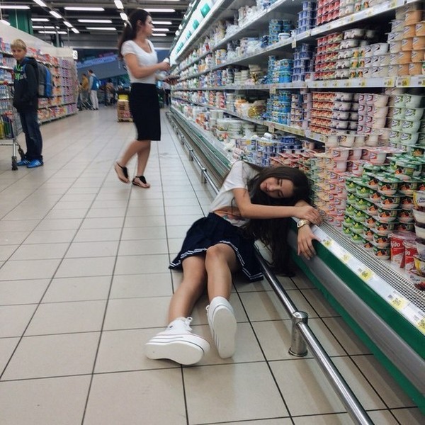 Девушка в магазине мем Нервы - Слушать онлайн. Музыка Mail.Ru