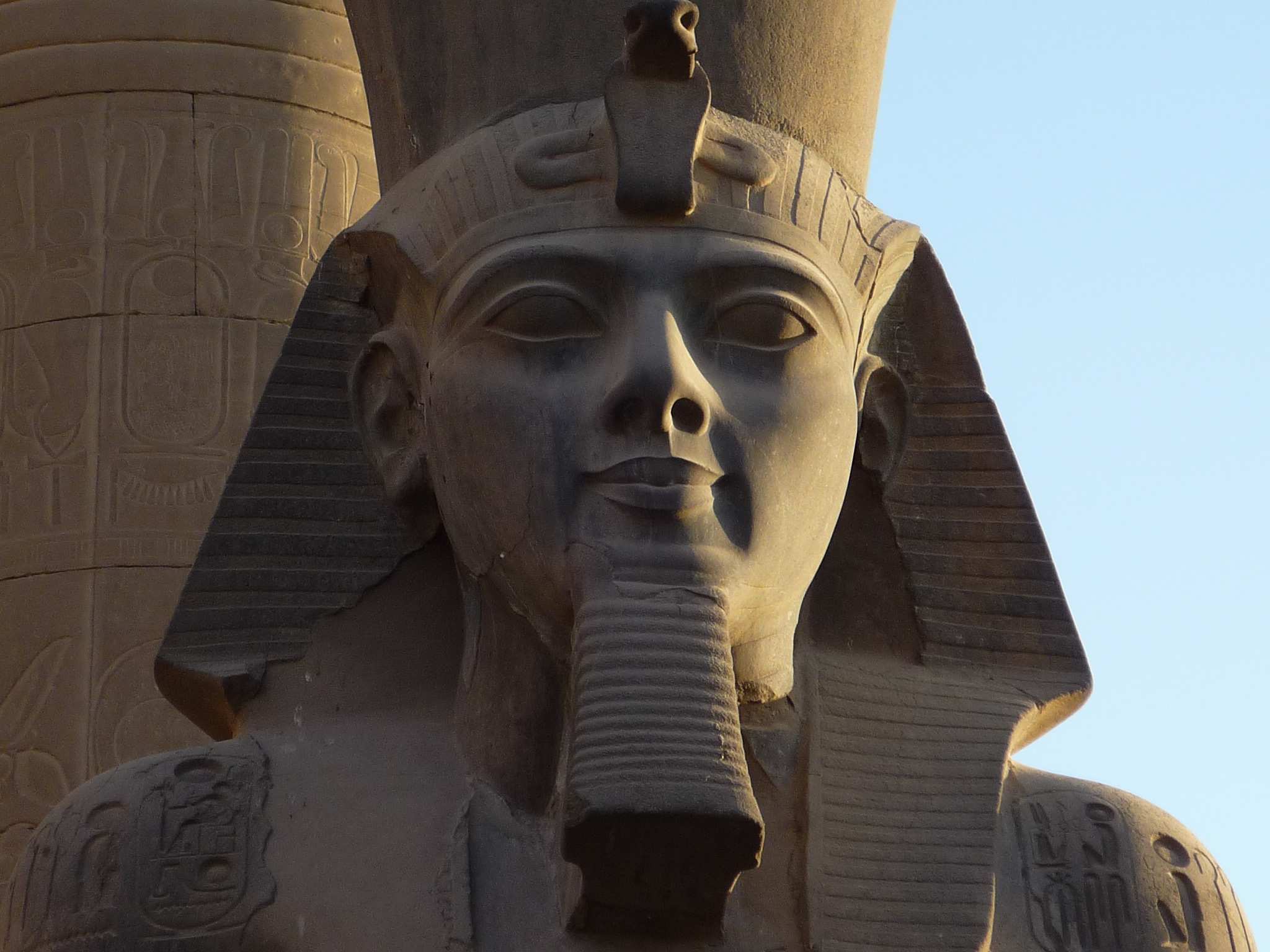 http://upload.wikimedia.org/wikipedia/commons/b/b7/Luxor_temple24.JPG